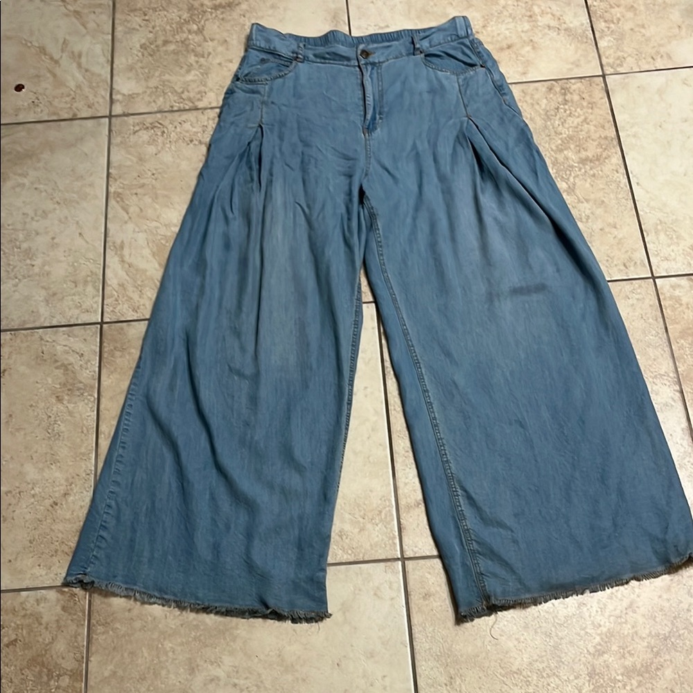 Wide-Leg Pleated Chambray Pants